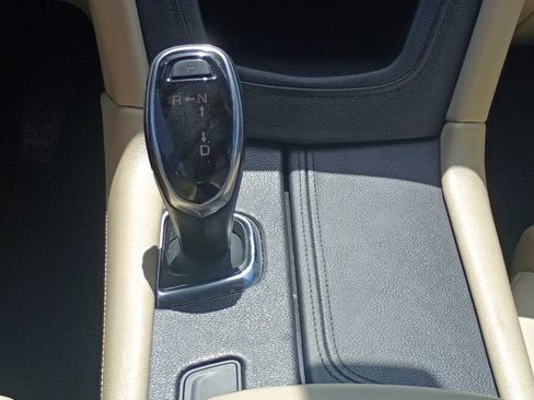 Used 2018 Cadillac XT5 FWD image 24