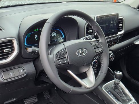 New 2025 Hyundai Venue SEL image 14