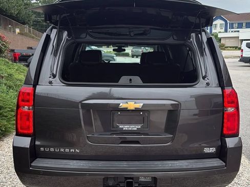 Used 2016 Chevrolet Suburban LS RWD image 10