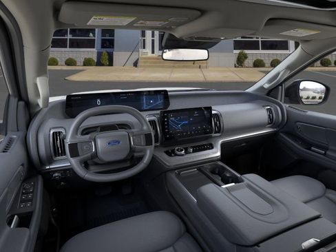 New 2026 Ford Expedition Active image 9