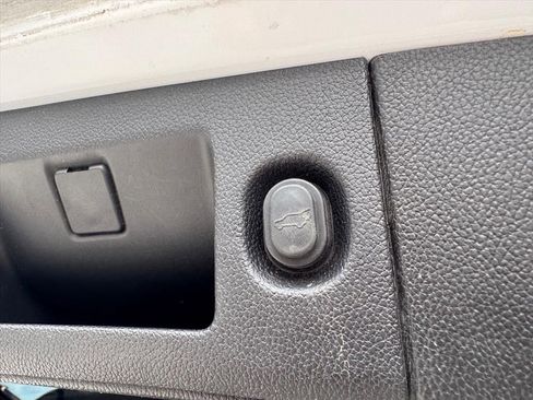 Used 2019 Chevrolet Suburban LT AWD/4WD image 11
