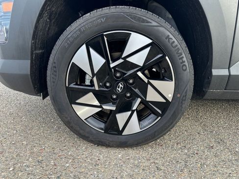 Used 2025 Hyundai Kona SEL image 30