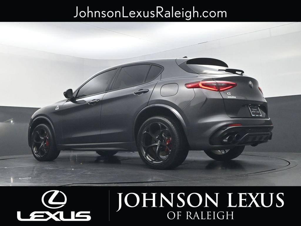 Used 2018 Alfa Romeo Stelvio Quadrifoglio w/ Driver Assist Dynamic Package AWD/4WD image 19
