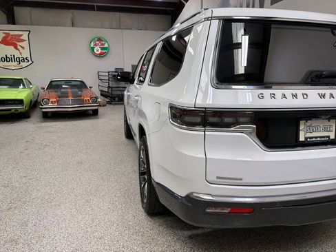Used 2022 Jeep Grand Wagoneer Series III w/ Rear Seat Video Group 1 image 9
