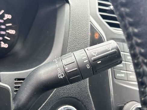 Used 2018 Ford Explorer XLT image 26