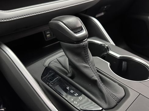 Used 2022 Toyota Highlander LE AWD/4WD image 15