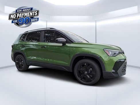 New 2026 Volkswagen Taos SE FWD image 1