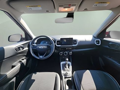 Used 2024 Hyundai Venue Limited FWD image 19