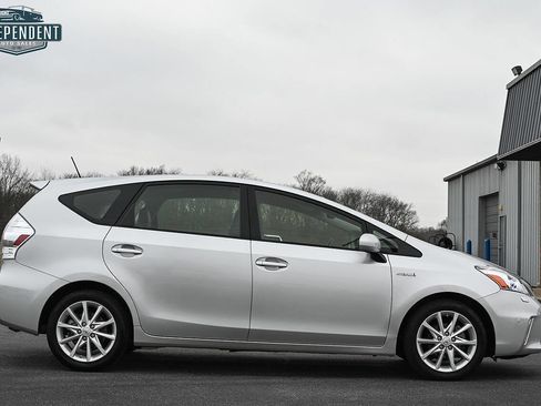 Used 2012 Toyota Prius V Two image 2