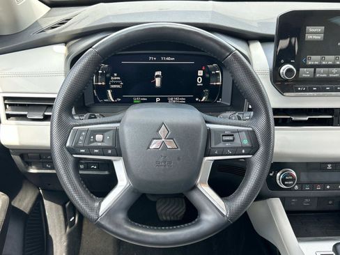 Used 2023 Mitsubishi Outlander SEL image 7