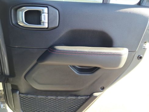 Used 2022 Jeep Gladiator Rubicon w/ Cold Weather Group image 25