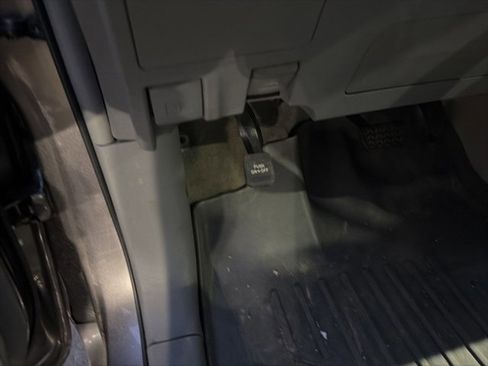 Used 2014 Toyota Sienna LE image 21