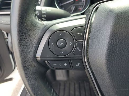 Used 2020 Toyota Camry SE image 11