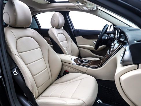 Used 2019 Mercedes-Benz C 300 4MATIC Sedan image 7