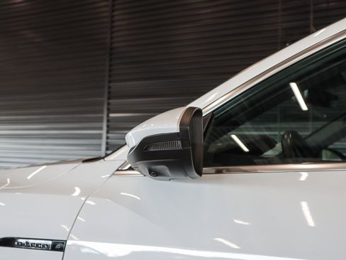 Used 2024 Audi Q8 e-tron Premium Plus image 30