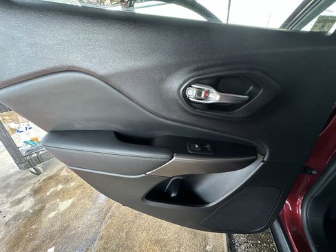 Used 2021 Jeep Cherokee Latitude Lux image 31