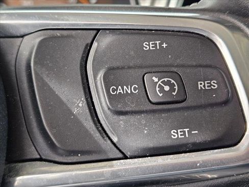 Used 2019 Jeep Wrangler Unlimited Sahara image 18