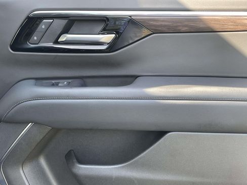 Used 2025 Chevrolet Tahoe LT image 16