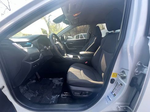 Used 2020 Toyota RAV4 XLE w/ Carpet Mat Package AWD/4WD image 23
