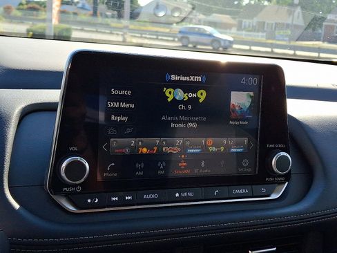 Certified 2025 Nissan Rogue SV image 17