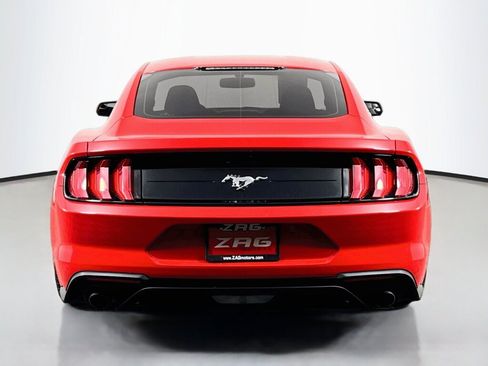Used 2018 Ford Mustang Coupe RWD image 4
