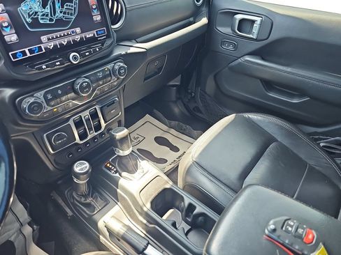 Used 2020 Jeep Gladiator Overland AWD/4WD image 24