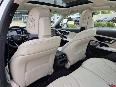 Used 2025 Mercedes-Benz E 350 Sedan image 18