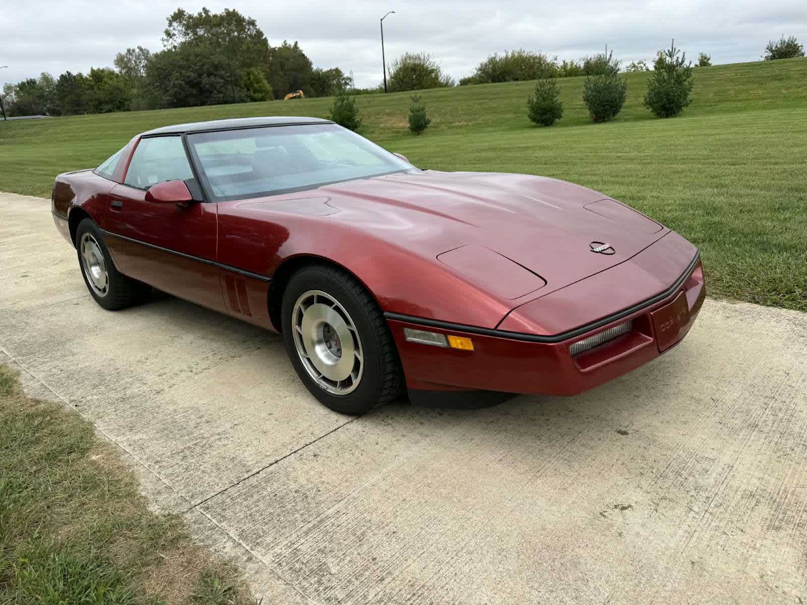 Used 1987 Chevrolet Corvette Coupe RWD image 2