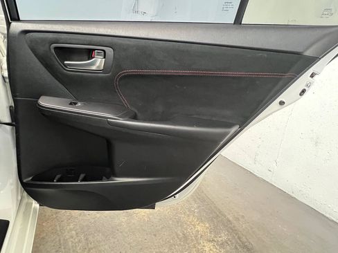 Used 2015 Toyota Camry XSE w/ Moonroof Package FWD image 13