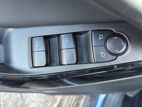 Used 2025 Chevrolet Equinox LT w/ Convenience Package II image 37