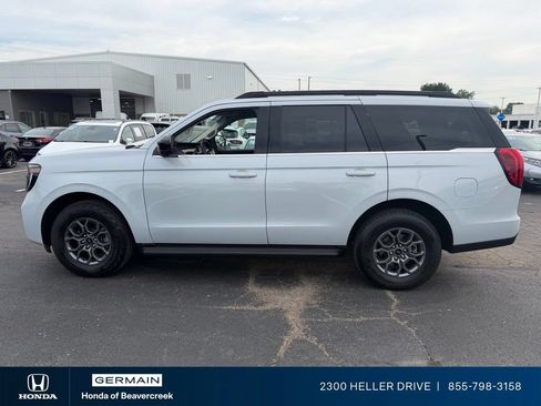 Used 2025 Ford Expedition Active AWD/4WD image 5