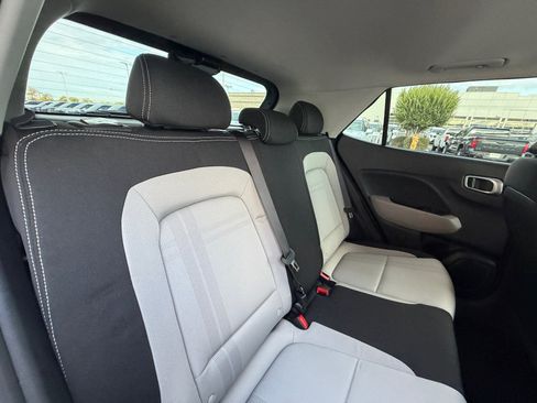 Used 2024 Hyundai Venue SEL FWD image 18
