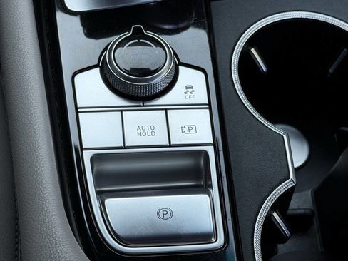 Used 2023 Genesis G70 2.0T image 29