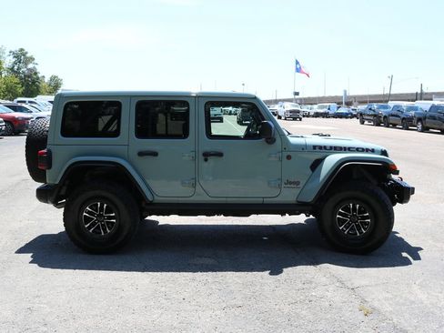 Used 2024 Jeep Wrangler Unlimited Rubicon AWD/4WD image 6