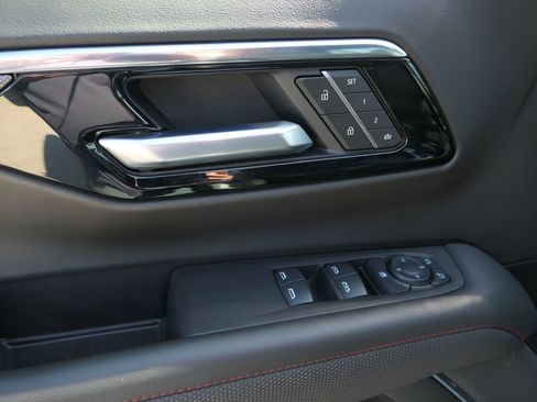 Used 2025 Chevrolet Tahoe RST image 19