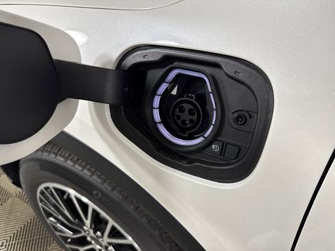 New 2025 Ford Escape SE w/ PHEV Premium Package FWD image 51