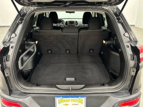 Used 2016 Jeep Cherokee Latitude w/ Cold Weather Group image 7