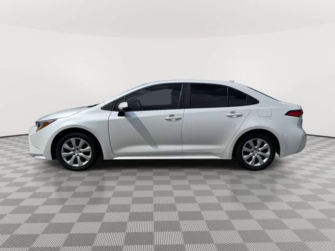 Used 2025 Toyota Corolla LE w/ Convenience Package FWD image 4