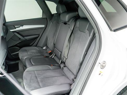 Used 2024 Audi Q5 e Premium Plus w/ Premium Plus Package AWD/4WD image 18