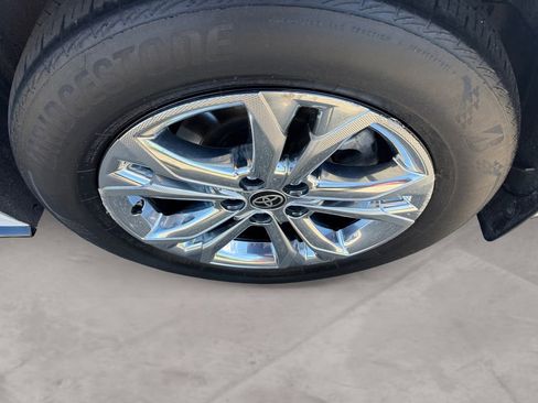 Used 2023 Toyota Sienna XSE AWD/4WD image 14