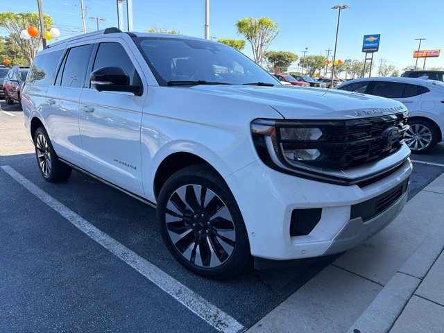 Used 2025 Ford Expedition Max Platinum w/ Driver's Package AWD/4WD image 1