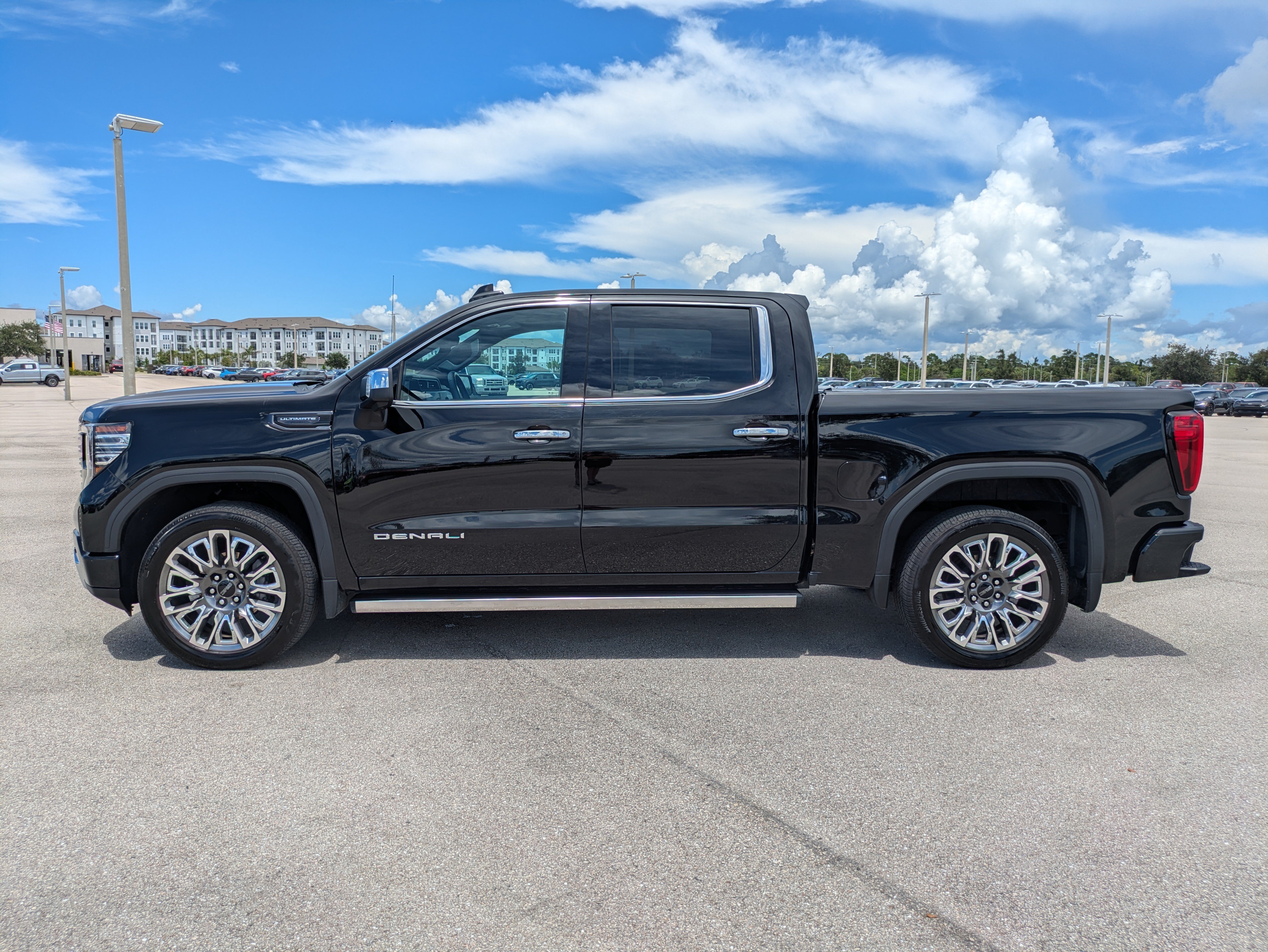 Used 2024 GMC Sierra 1500 Denali Ultimate AWD/4WD image 7