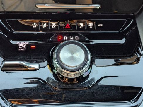 Used 2025 Jeep Wagoneer Series II image 31