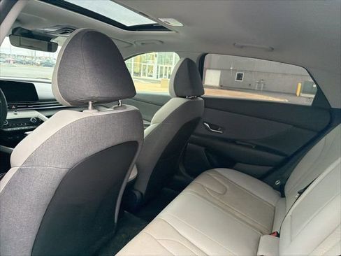 Used 2023 Hyundai Elantra Limited image 24