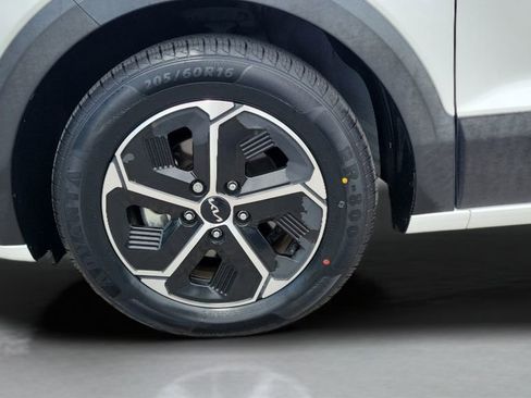 Used 2023 Kia Niro EX FWD image 26