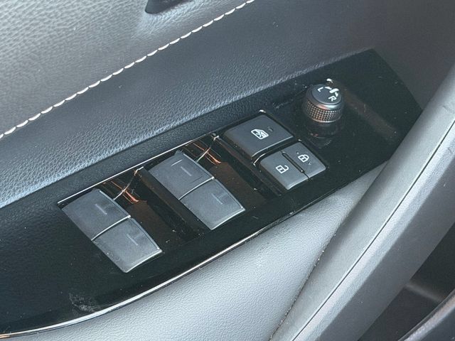 Certified 2025 Toyota Corolla SE w/ SE Package FWD image 32
