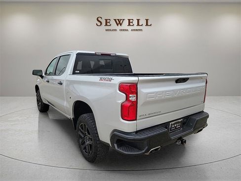 Used 2021 Chevrolet Silverado 1500 LT Trail Boss w/ Convenience Package II image 3