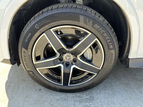 Used 2025 Mercedes-Benz GLC 300 4MATIC image 13