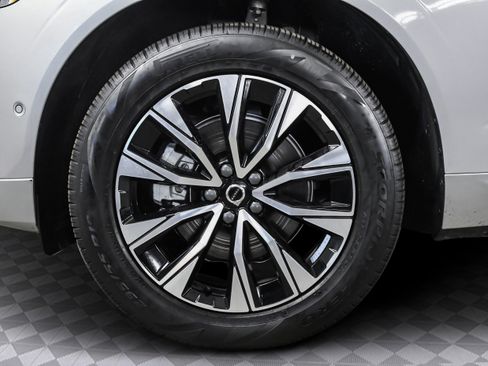 Used 2025 Volvo XC60 B5 Plus image 35