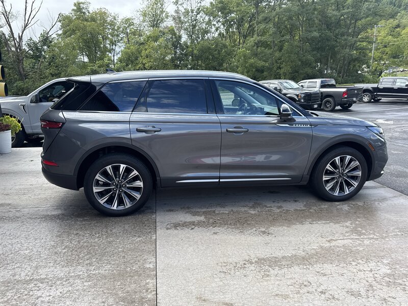 Used 2021 Lincoln Corsair Reserve w/ Equipment Group 201A AWD/4WD image 3